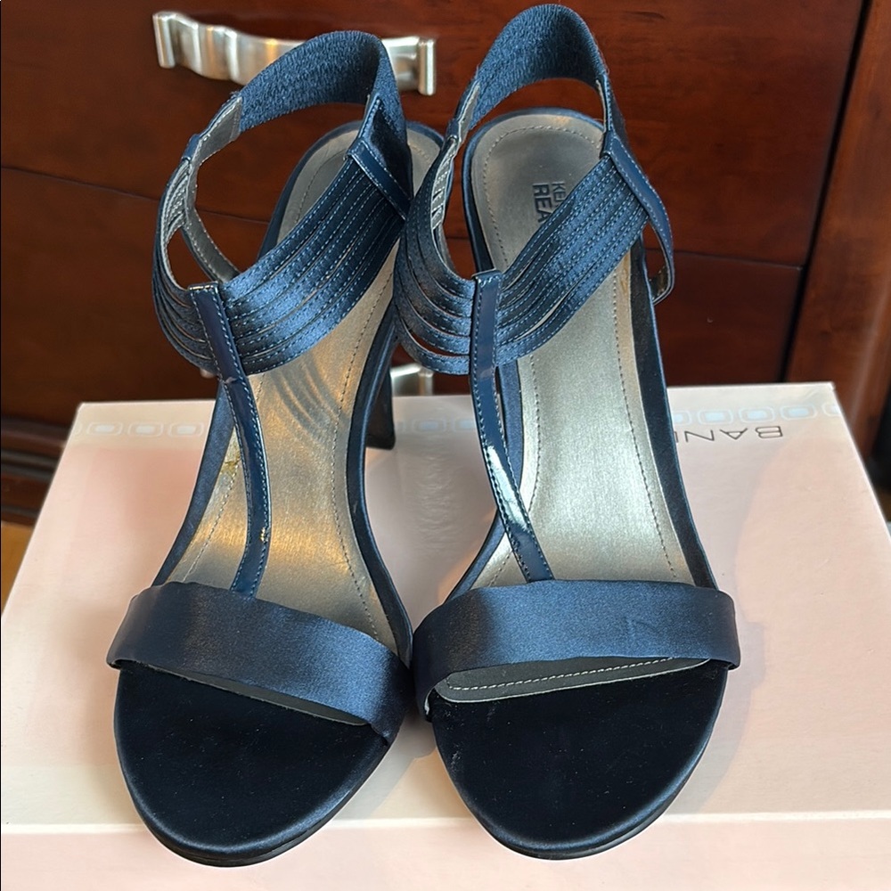 Kenneth Cole Reaction Navy Blue Heels